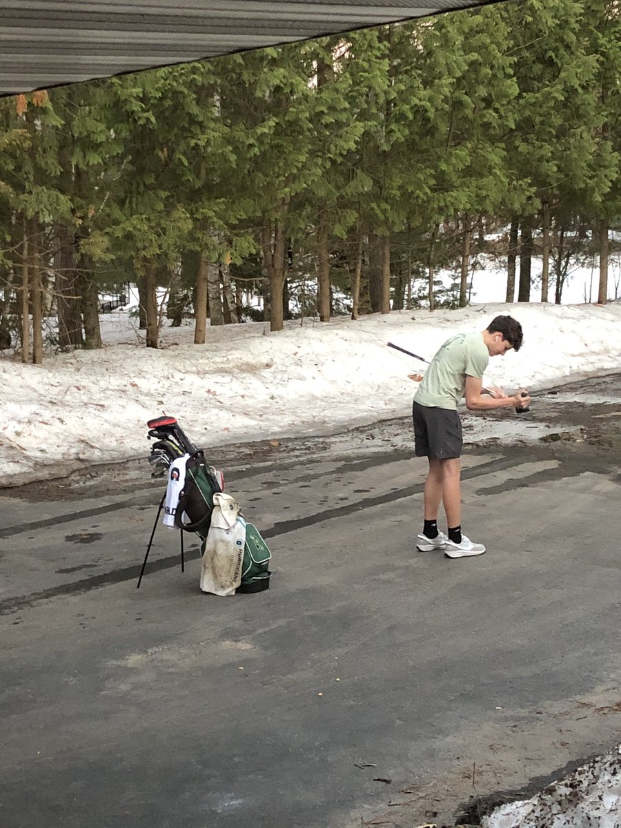 bradkowieski's tweet photo. He’s got his first tournament of the year starting Thursday at #TrappersTurn. Guessing he’s got a history lesson in his ears as he cleans his clubs. #LifeInANorthernTown #WIjrGolf #GoBrody https://t.co/51XTg6VIfY