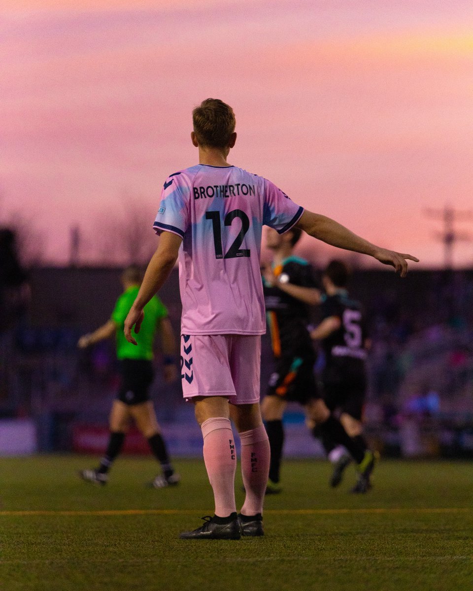 ForwardMSNFC's tweet photo. 🌅 Essentially wearing camo on a night like tonight. 

#smokysunsetkit

👚 https://t.co/WvcImOTOMs https://t.co/KxPaOtUr96