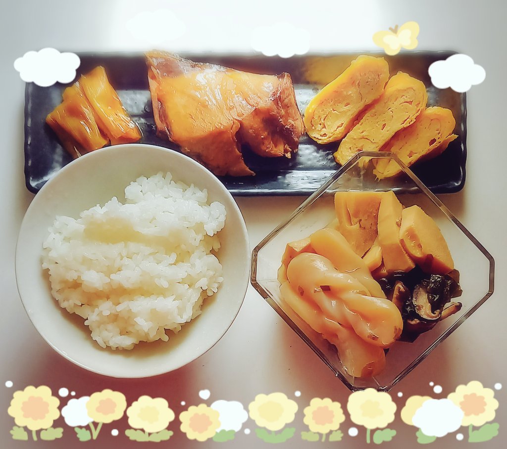 ☀ 📌天然ブリと葱の煮付け🐟 📌厚焼き玉子＆🍚 📌筍､蒟蒻､椎茸､昆布の煮しめ 昆布トロトロになるまで煮て味しみしみ筍美味しかった🤤