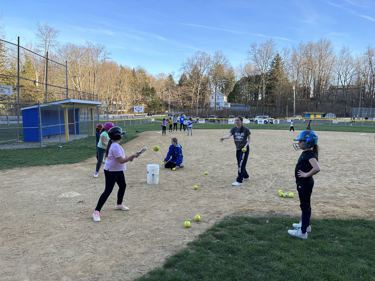 Highland’s Varsity Softball athletes Katie Dauenheimer and Makenzie Brooker work with 10U Softball players during yesterday’s perfect ☀️ afternoon. Proud to have these leaders as members of our “Pack” 🐾 <a href="/huskynation845/">The Pack</a> <a href="/HighlandCSD/">Highland CSD</a>