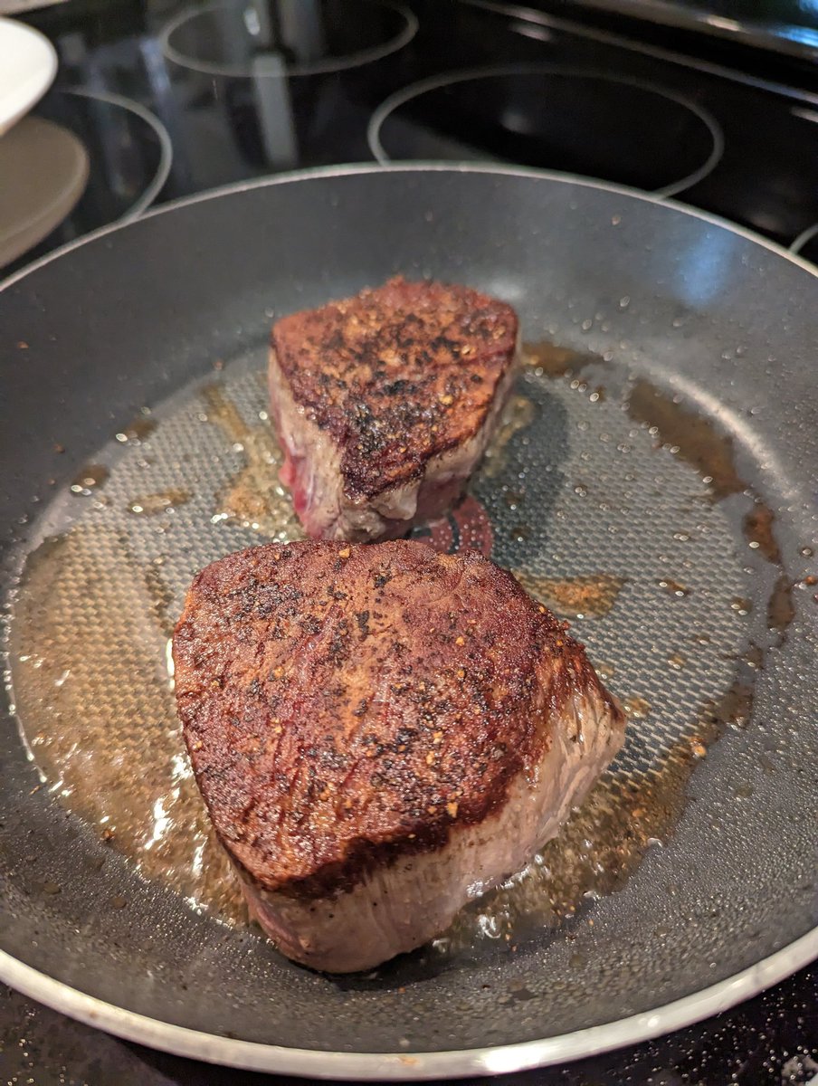 freshErns's tweet photo. STEAK NIGHT https://t.co/zQ72vSeolb