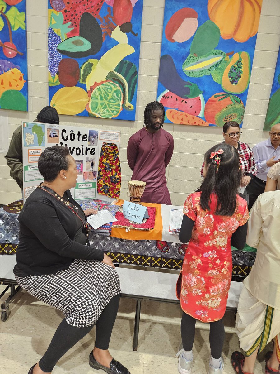 Amazing Multicultural night at Parkview! Great job @MsArchibald4 and the many family volunteers!