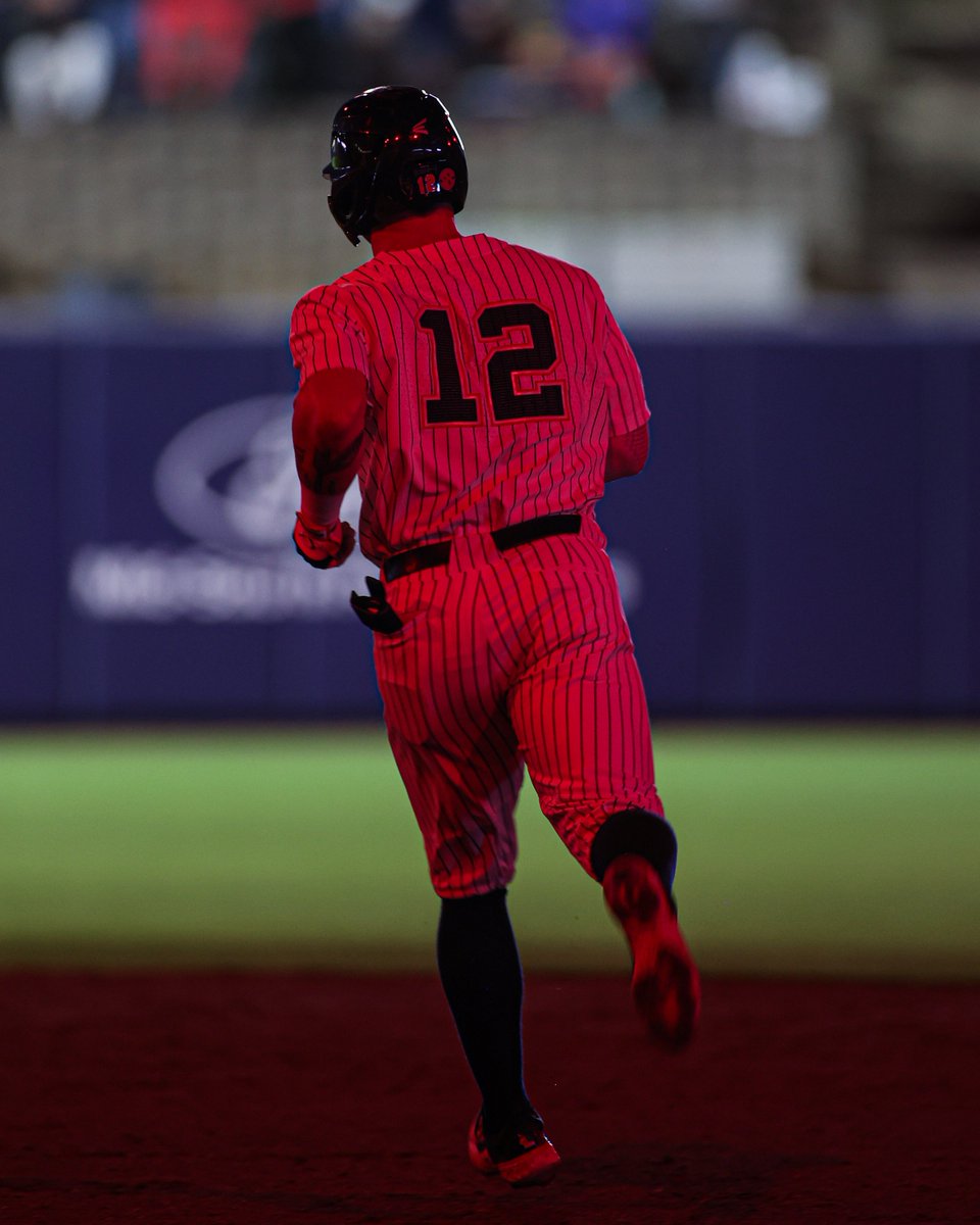 OleMissBSB's tweet photo. Distance: 480 feet
Exit Velo: 115 mph https://t.co/Q826mBocM0
