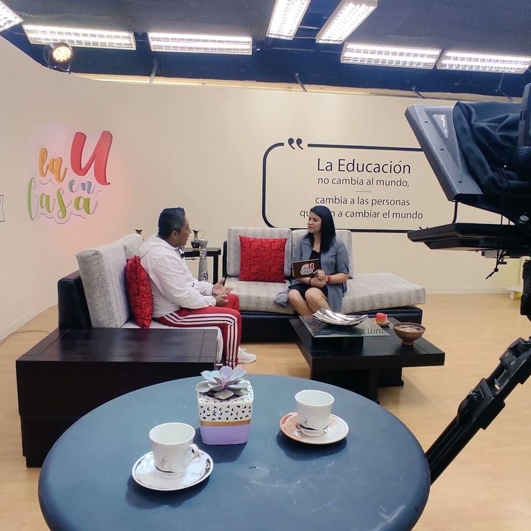 Carol2ov's tweet photo. #Invitados
#Dialogos
#TemasDeInteres
#Actualidad
#Entretenimiento
Y muchas cosas más en la revista familiar #LaUEnCasa @utvenlinea de la @UTN_Ibarra
Lunes a viernes de 09:00 a 10:00...
Les esperamos!!! https://t.co/YK4ZXXohv7