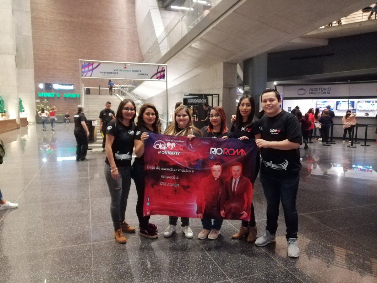 OirAmorMty1's tweet photo. Hoy cumplimos 7 años de estar apoyando incondicionalmente a @RioRomamx 🥳
Gracias por permitirnos estar con ustedes en cada concierto, en las convivencias y en el aeropuerto; siempre felices de tenerlos en nuestro estado 🥹
Felicidades a cada integrante por ser parte de #OAMty 🎂 https://t.co/tRNY3QTfW1