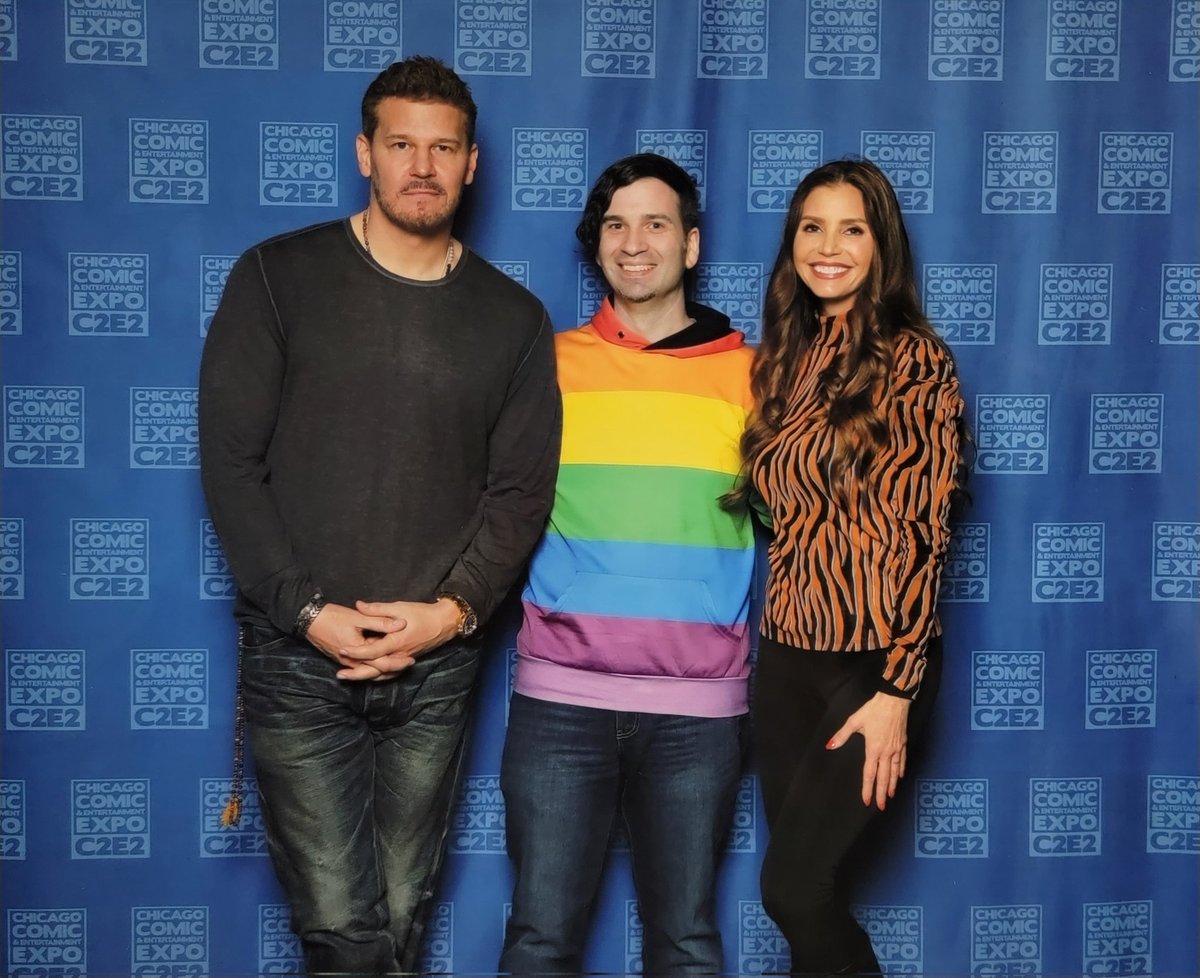 JasonPez's tweet photo. #buffythevampireslayer #buffylives #buffysummers #boyfriends of #buffy #c2e2 #photoop #epicphotoops #angel #angelus #angeltheseries #liam #rileyfinn #spike #williamthebloody #cordeliachase #cordy https://t.co/qk99rUpAoE