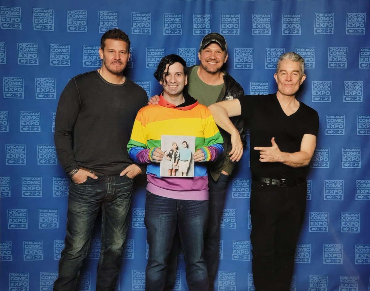 JasonPez's tweet photo. #buffythevampireslayer #buffylives #buffysummers #boyfriends of #buffy #c2e2 #photoop #epicphotoops #angel #angelus #angeltheseries #liam #rileyfinn #spike #williamthebloody #cordeliachase #cordy https://t.co/qk99rUpAoE