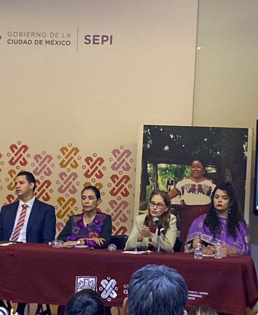 PDHCDMX's tweet photo. #Entérate Participamos en el evento "Pregunta en tu lengua. Herramientas para el ejercicio del #DAI y #ProtecciónDeDatosPersonales". Dichas herramientas buscan acercar la información pública a las personas hablantes de lenguas originarias, y la protección de sus #DatosPersonales https://t.co/QXPbzrFm9C
