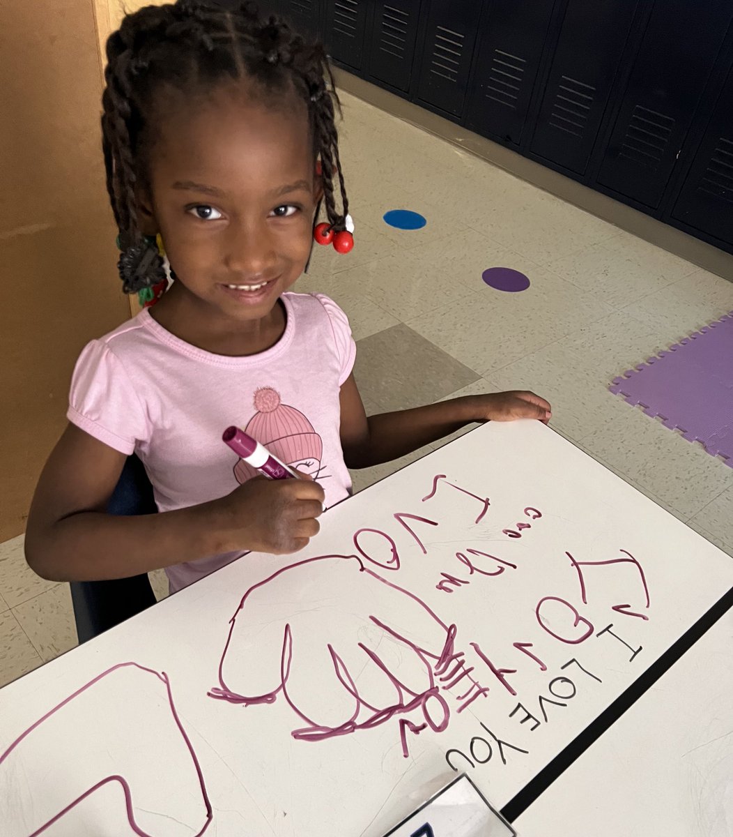 msabbottsday's tweet photo. Proof that ditching the lesson and giving free writing/drawing time is pretty adorable ❤️ https://t.co/emOMaiwg0s