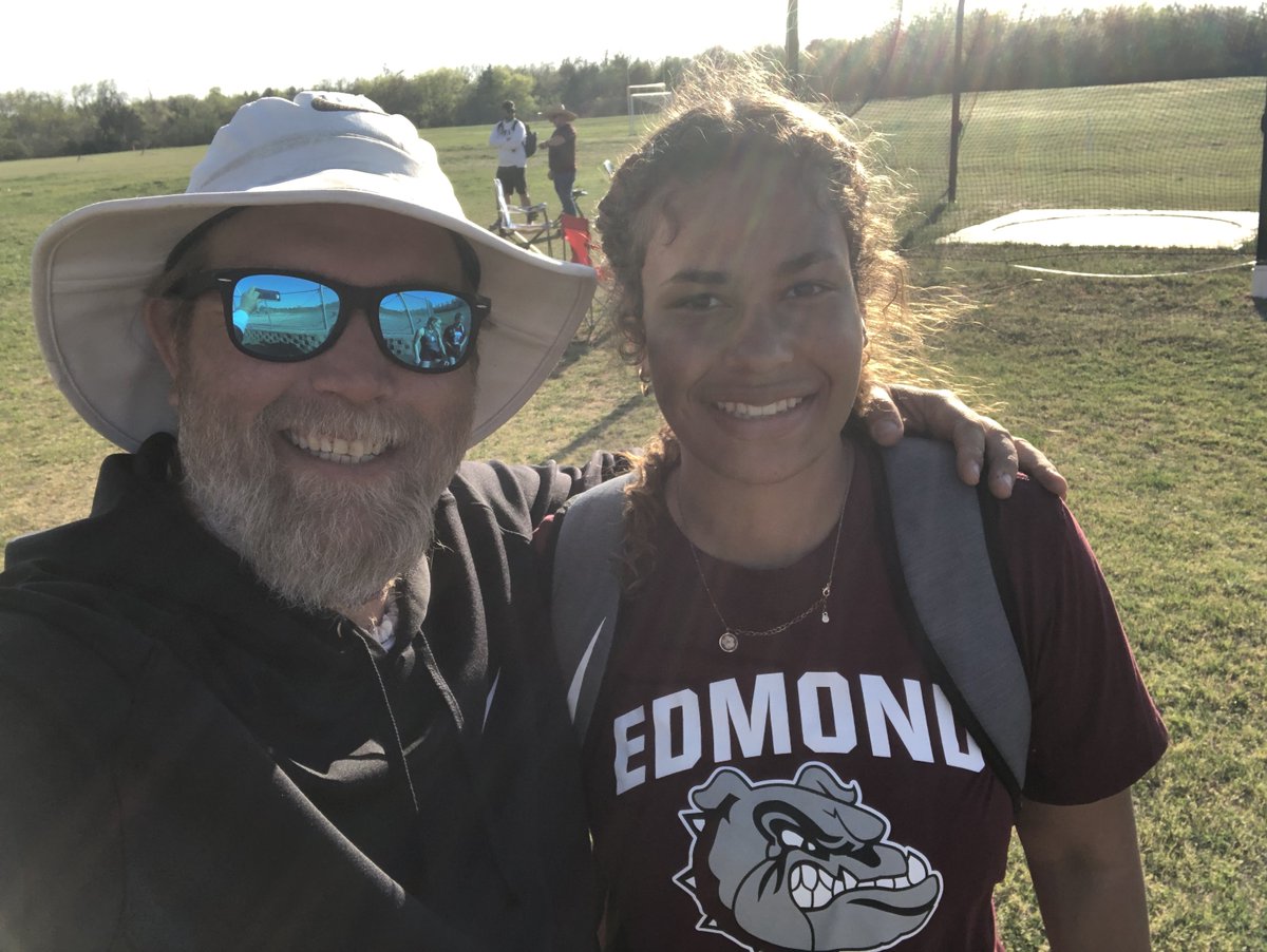 Edmond Bulldog Girls Throws tweet media