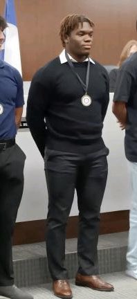 kalu_frederick's tweet photo. Truly grateful to @AlvinISD for honoring me with this award for my achievements in powerlifting. Always love to represent for @HokaHeyFootball ❤️
@CoachKirkMartin @jeffries_jacob @MrCoachRob #HokaHey #RecruitManvel https://t.co/kW9Lx6Xdqr