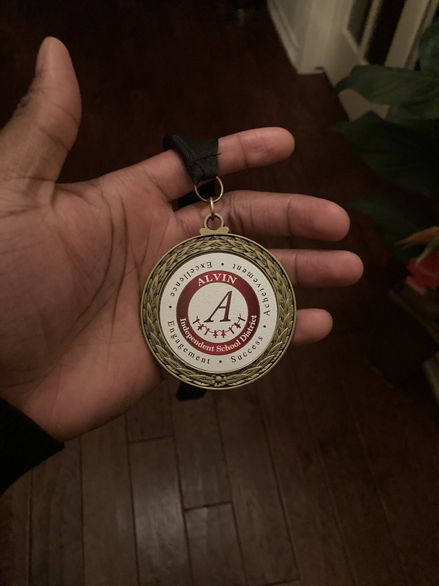 kalu_frederick's tweet photo. Truly grateful to @AlvinISD for honoring me with this award for my achievements in powerlifting. Always love to represent for @HokaHeyFootball ❤️
@CoachKirkMartin @jeffries_jacob @MrCoachRob #HokaHey #RecruitManvel https://t.co/kW9Lx6Xdqr