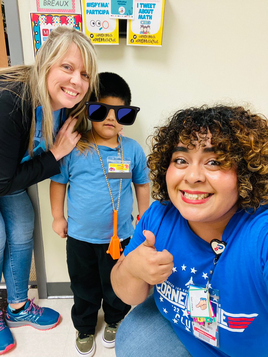 MarianaBreaux's tweet photo. “You get more of what you focus on…” I loved celebrating this amazing scholar today for showing kindness and empathy. #PearlHallProud #PAWsitiveVibes #2ndYearAP #ilovemyjob https://t.co/1x7bfoF2NN