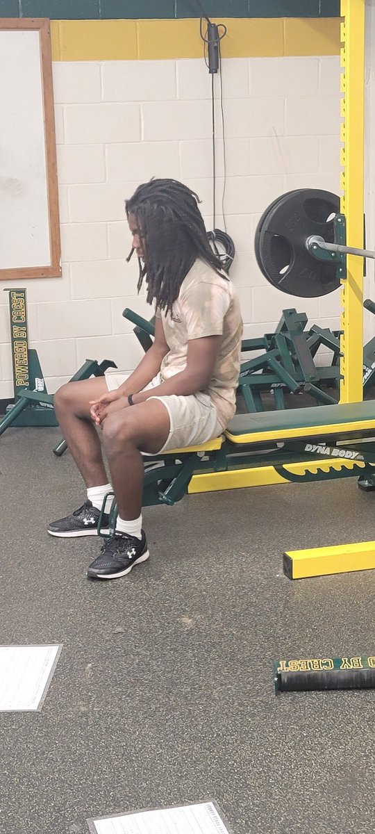 Ftballman39's tweet photo. It's spring break at the Stable! Voluntary workouts today!! Good crowd got after today!!! Looked good out on the grass!!! We'll get after it again Thursday morning!!! All the extra work will pay off!!! 

 #SaddleUp #ChargerNation #ChargerPride https://t.co/QGBU3qiLEr