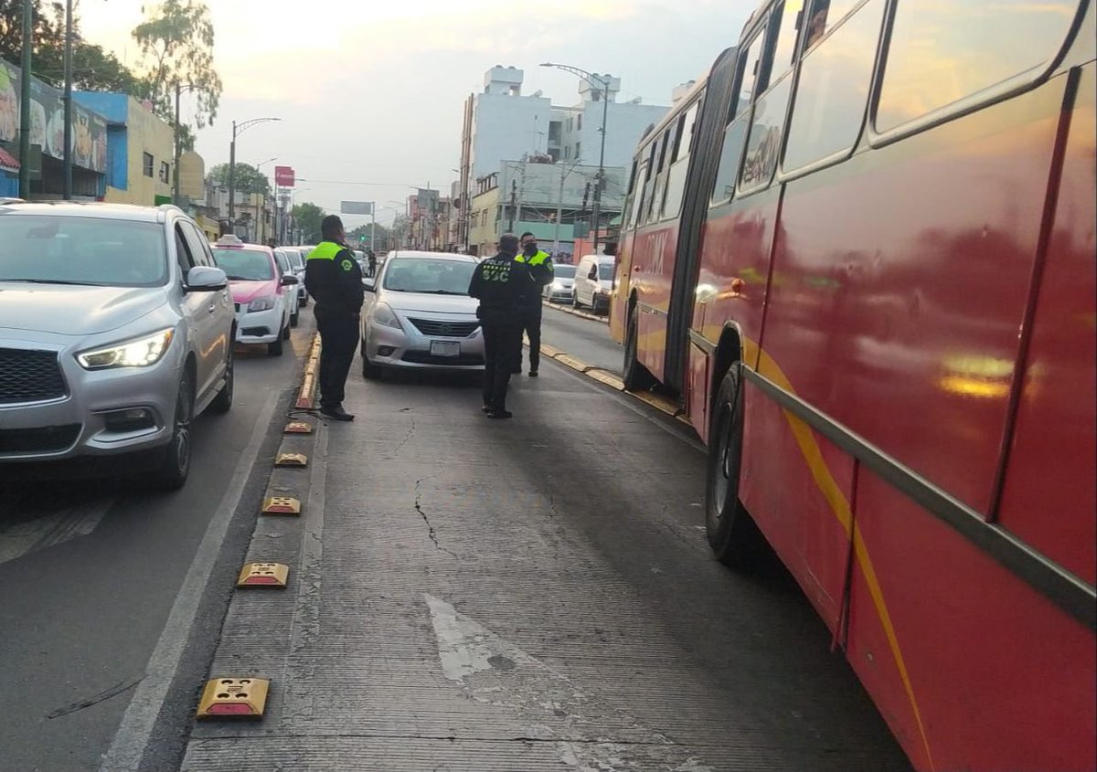 MetrobusCDMX's tweet photo. En ese momento Cell sintió el verdadero terror… 😰

Recuerda que los operativos son parte de nuestra estrategia integral con la @SSC_CDMX para inhibir la invasión al carril exclusivo.

¡No lo hagas! 

📍Estación UPIICSA https://t.co/lFMmoNUrPx