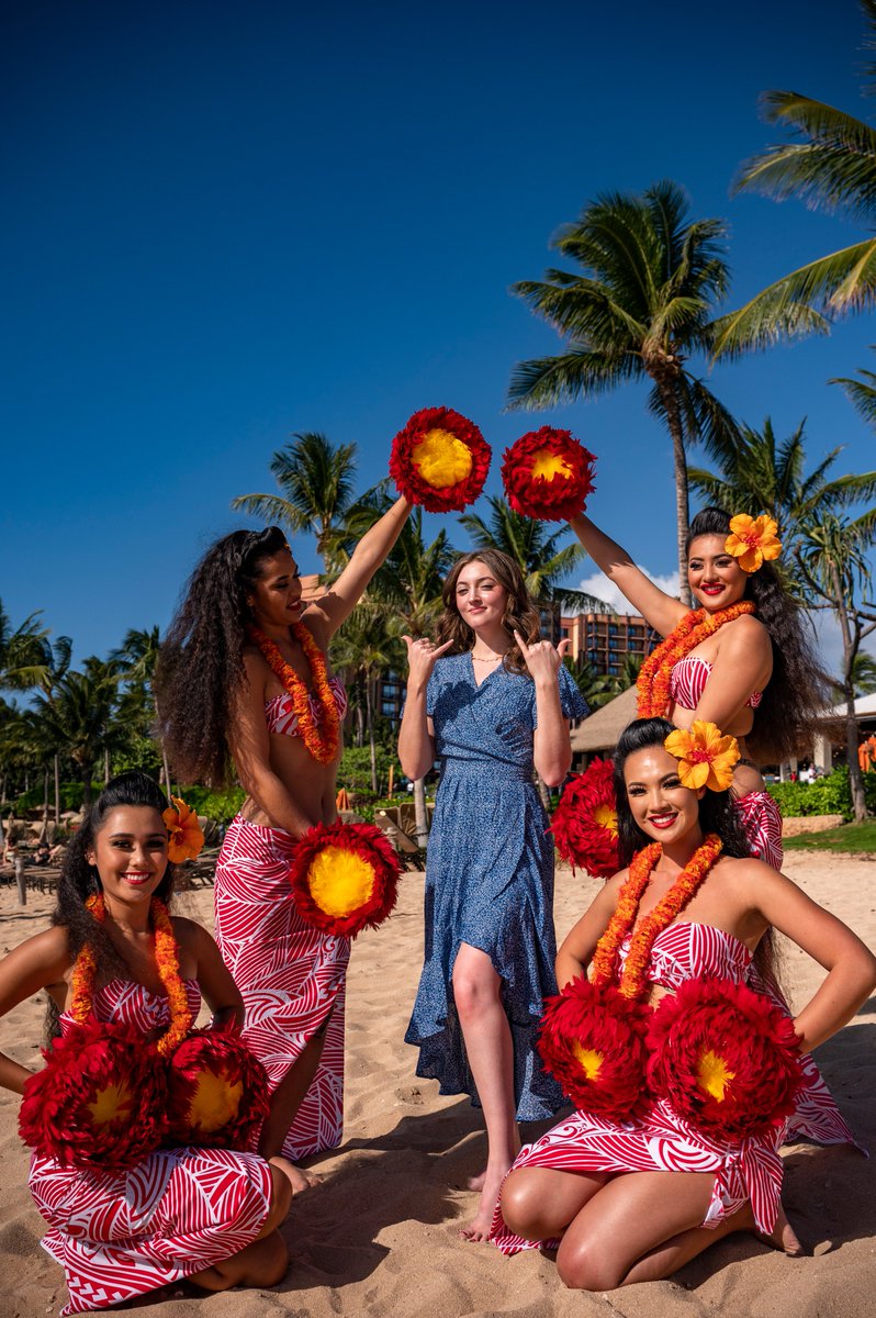 AmericanIdol's tweet photo. Sun-kissed ☀️😘  Can’t you just feel the warm island air at @DisneyAulani? Wave aloha 🌊🌸 to back-to-back Hawaii episodes, Sunday &amp; Monday on ABC!!

@Nutsabuza 
@elisekristine 
@michaeltcwill 
@themariahfaith https://t.co/r7r8isGjn6
