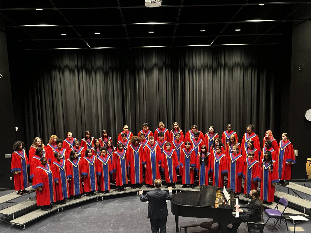 OPS_MusicEd's tweet photo. Night of Choirs for our HS Choral programs. Each group performed and had a clinic to prepare for contest. There are amazing students and teachers in OPS! @OPS_BuenaVista @OPS_BensonHigh @OPS_Northwest @OPS_BryanHigh @OPS_NorthHigh https://t.co/soA3UG7wSG