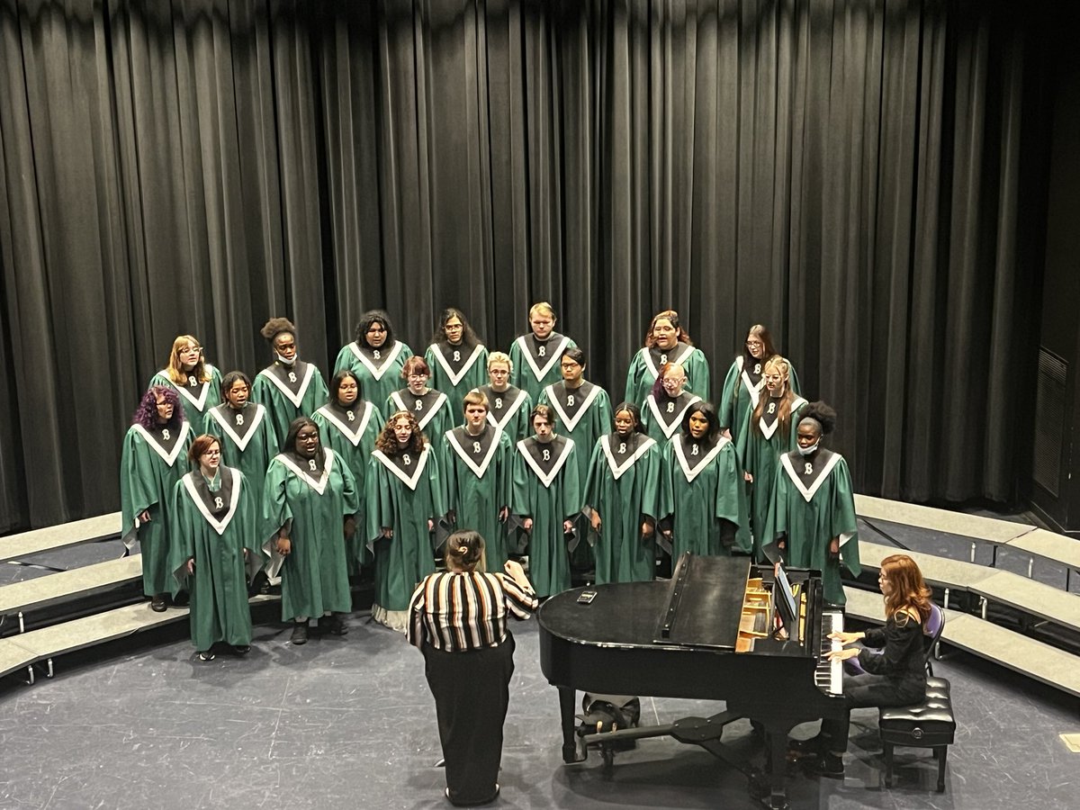 OPS_MusicEd's tweet photo. Night of Choirs for our HS Choral programs. Each group performed and had a clinic to prepare for contest. There are amazing students and teachers in OPS! @OPS_BuenaVista @OPS_BensonHigh @OPS_Northwest @OPS_BryanHigh @OPS_NorthHigh https://t.co/soA3UG7wSG