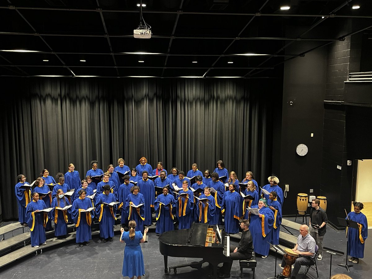 OPS_MusicEd's tweet photo. Night of Choirs for our HS Choral programs. Each group performed and had a clinic to prepare for contest. There are amazing students and teachers in OPS! @OPS_BuenaVista @OPS_BensonHigh @OPS_Northwest @OPS_BryanHigh @OPS_NorthHigh https://t.co/soA3UG7wSG