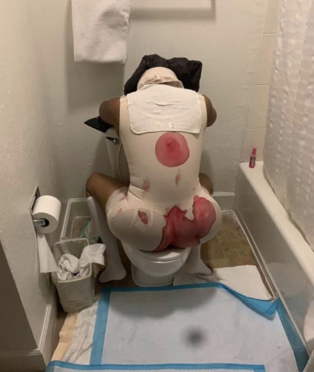 Zvbear's tweet photo. BBLs got these bitches riding the toilet like it’s a motorcycle 

I never want people to doubt that Men are the prize https://t.co/UbWw8KVOip