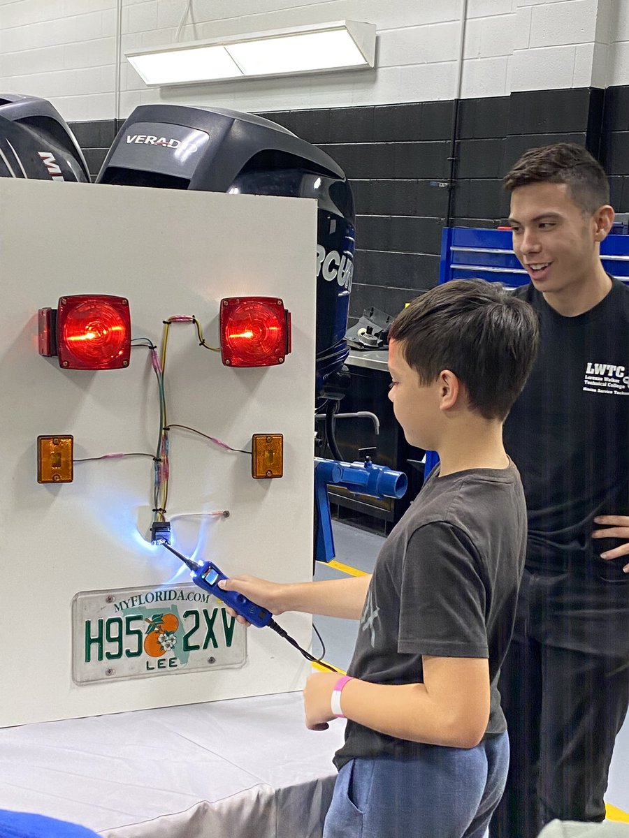 MrsSegalWhite's tweet photo. Thank you for a fun field trip🚌 @LWTechCollege our @pmepelicans had a great day! @collierschools @pme_pto 🚘🛩️🩺👨‍🍳🚤🔋 https://t.co/8iwtihC60r