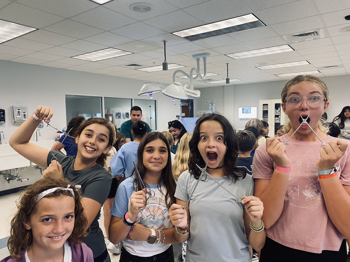 MrsSegalWhite's tweet photo. Thank you for a fun field trip🚌 @LWTechCollege our @pmepelicans had a great day! @collierschools @pme_pto 🚘🛩️🩺👨‍🍳🚤🔋 https://t.co/8iwtihC60r
