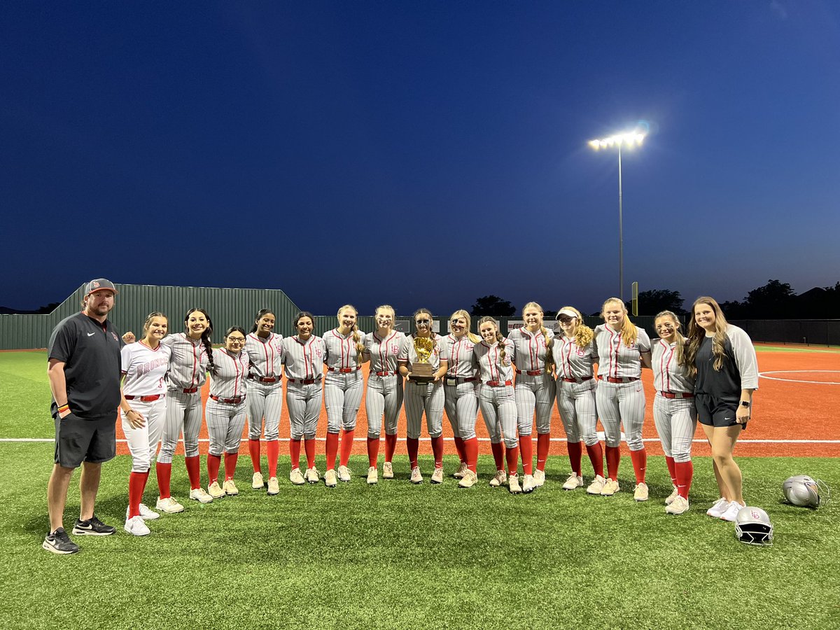 Nice way to clinch the district title! @LBBroncoSB took care of business with a perfect game tonight 🥎 #GoBroncos @BroncosLbhs @BISDAD_Skidmore