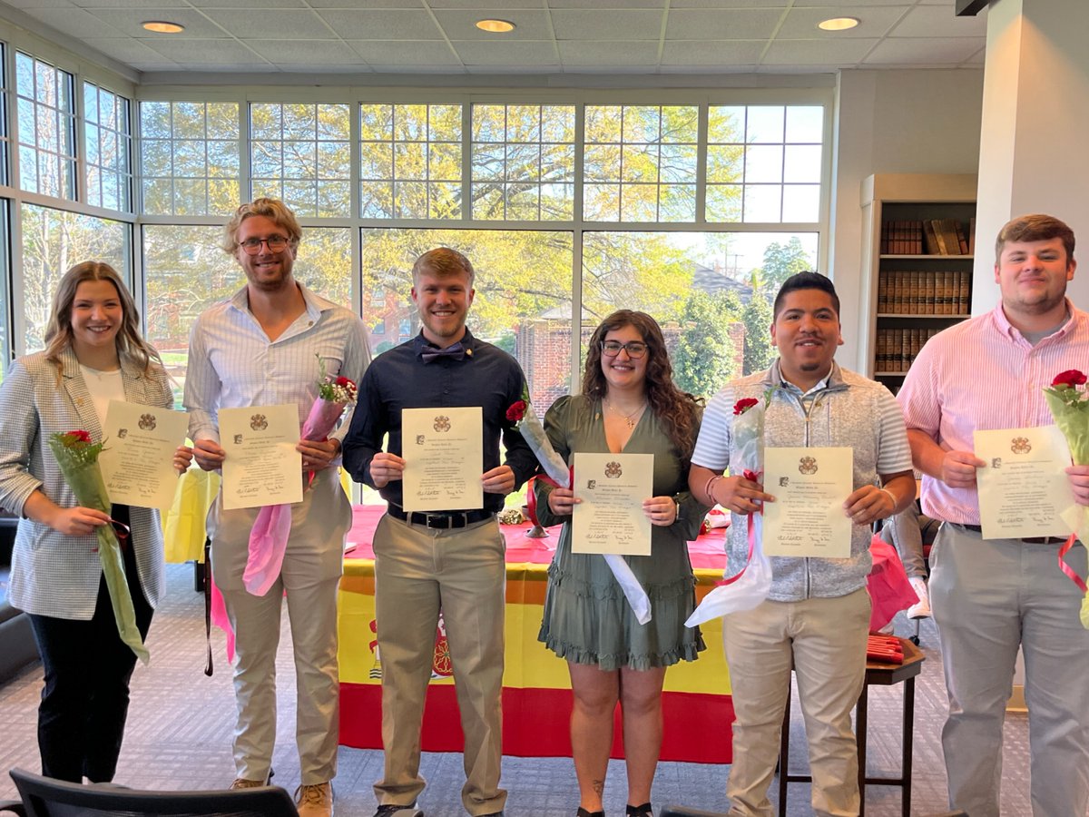rmbjones's tweet image. I am honored to announce my induction into the Sigma Delta Pi National Collegiate Hispanic Honor Society. I am extremely grateful for the opportunity to further my language skills and knowledge of the Hispanic culture. #SigmaDeltaPi #HispanicHonorSociety #secondlanguage #Spanish