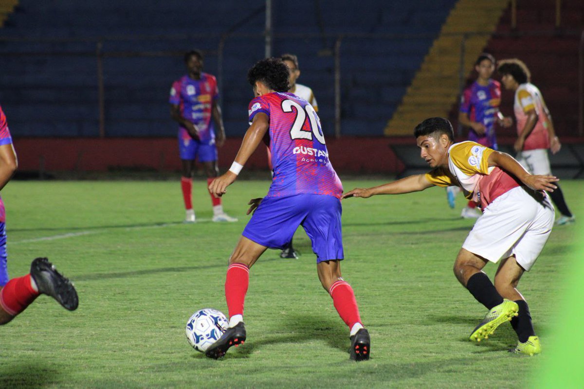 santaanamfc's tweet photo. ⏱️73'|| Mucho power y lo estamos ganando. 💯

#SantaAnaFC 2-1 #SanVicenteFC

#VamosPumas https://t.co/ADFKZP1Vsr