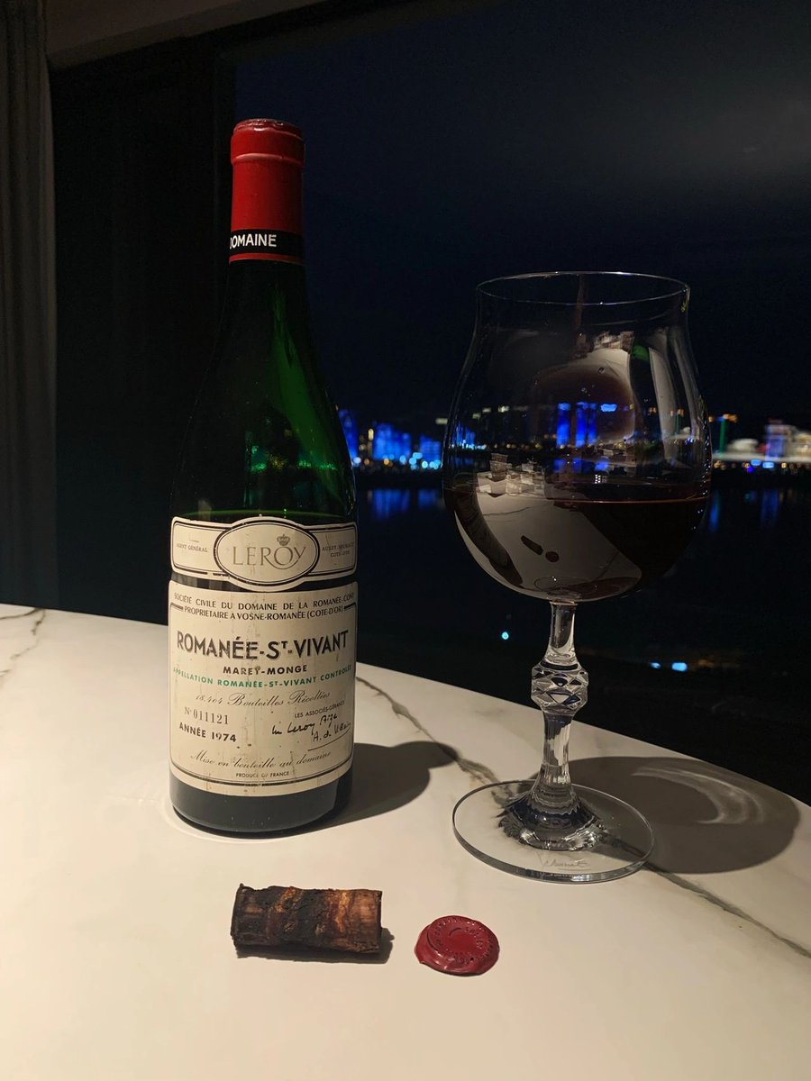 50-year-old Romanee-Saint-Vivant, if you drink a glass, you will find that the Romanee-Conti estate has been widely known in France as early as the 12th century.