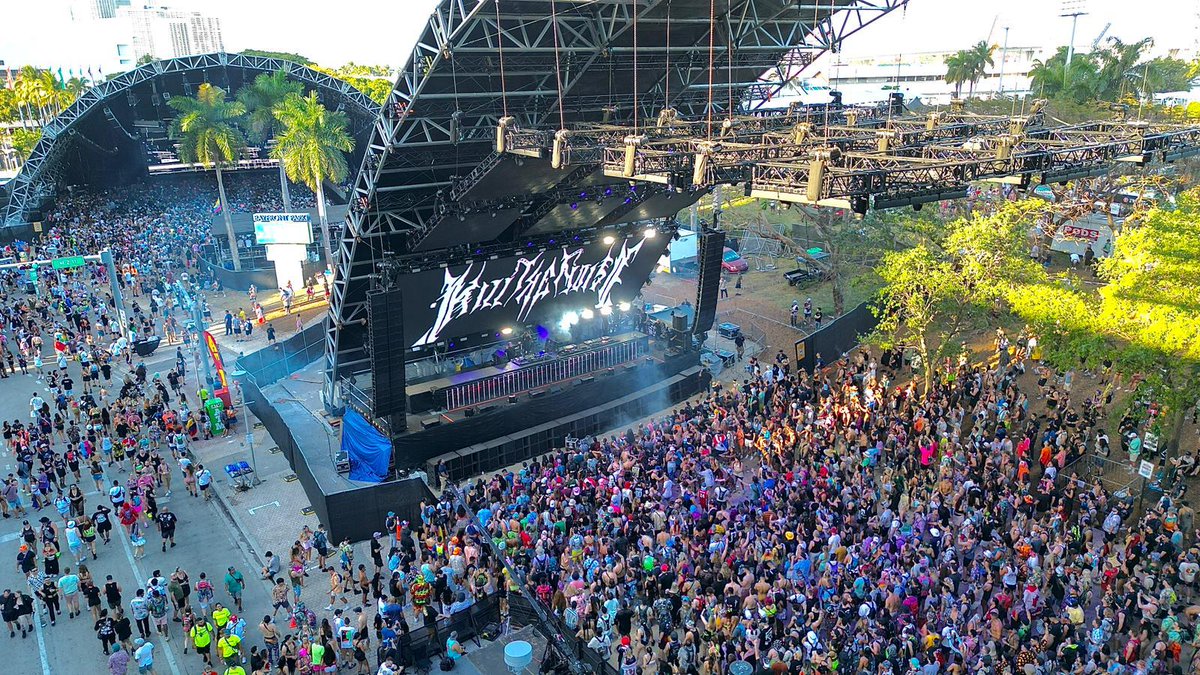 novastartech's tweet photo. NovaStar #h9 #h5 project with @lpsproduction in #florida 🤩 Time to feel the vibe 🔥 #ultra2023 #worldwidestage
Follow us for more visual projects!
#novastartech #noavstar #display #visual #solutions #ledsystem #displaysolution #festival #party #event #tech #rental https://t.co/T4fXpQuvS0