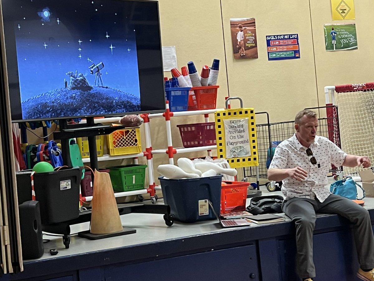 JoyHoke1's tweet photo. Author and illustrator John Hare came to share his amazing work with these @ChouteauSchool Dragons!  Thanks to the Assistance League of KC for bringing him and providing us with these beautiful books. @NKCSchools @angiewiegers @WalkerAnjanette #nkclibraries https://t.co/Qc8fWlAuOG