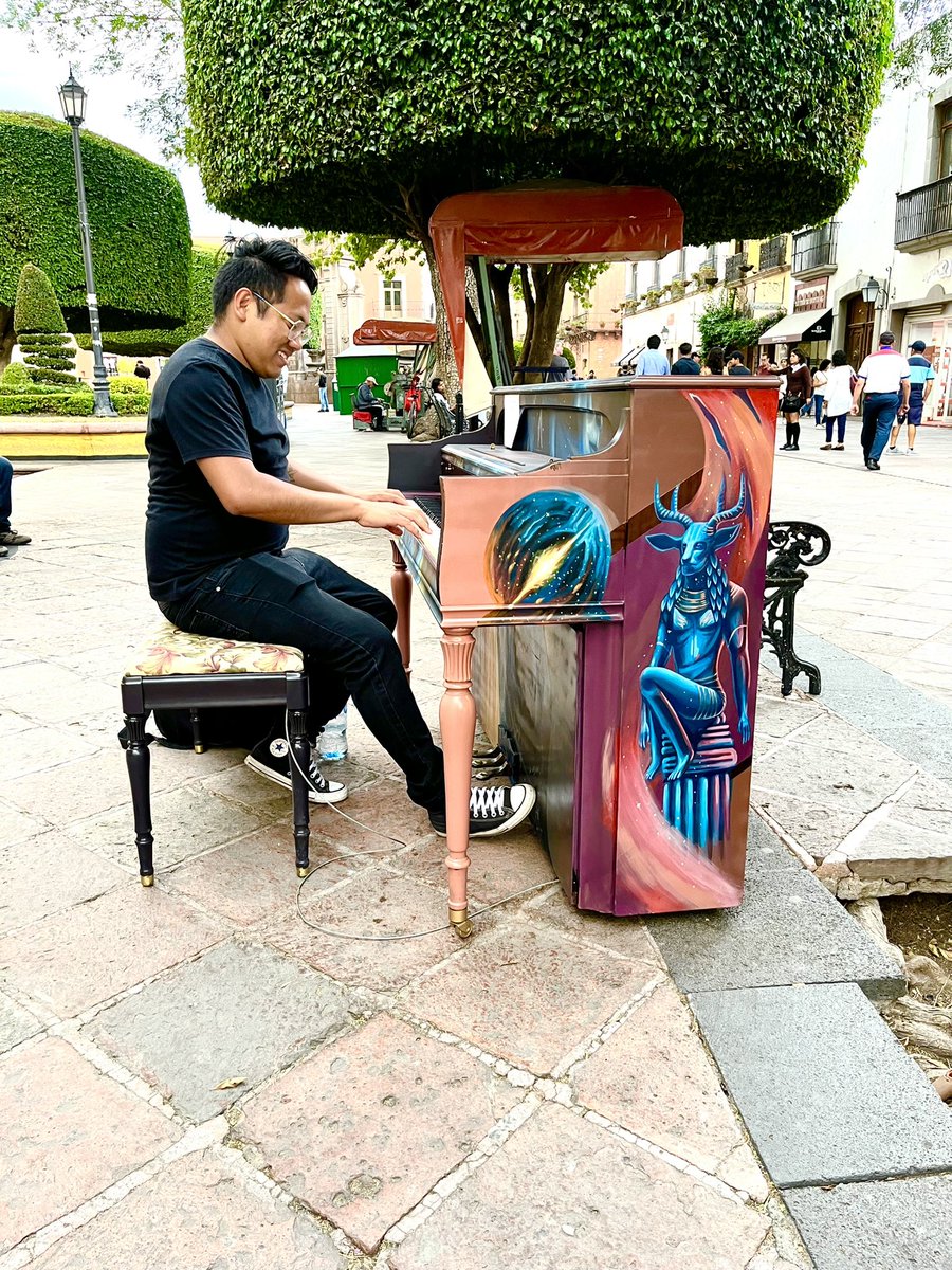 apocool_'s tweet photo. ¡En el Centro Histórico de Querétaro tienes que conocer estos maravillosos Pianos!🎹❤️
#QueretaLOVE #Querecool #Queretaro https://t.co/nhbZ1K1eZY