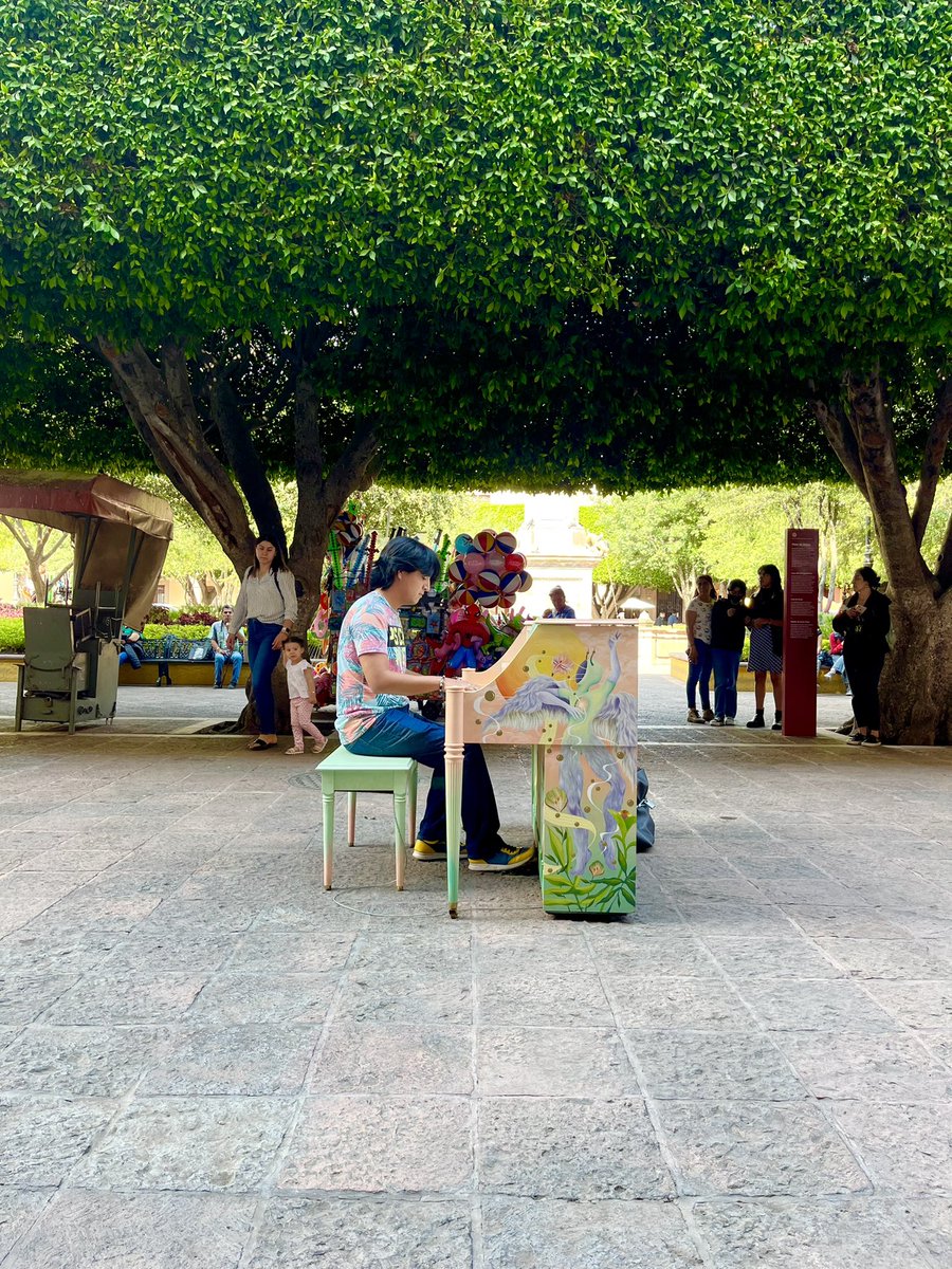 apocool_'s tweet photo. ¡En el Centro Histórico de Querétaro tienes que conocer estos maravillosos Pianos!🎹❤️
#QueretaLOVE #Querecool #Queretaro https://t.co/nhbZ1K1eZY