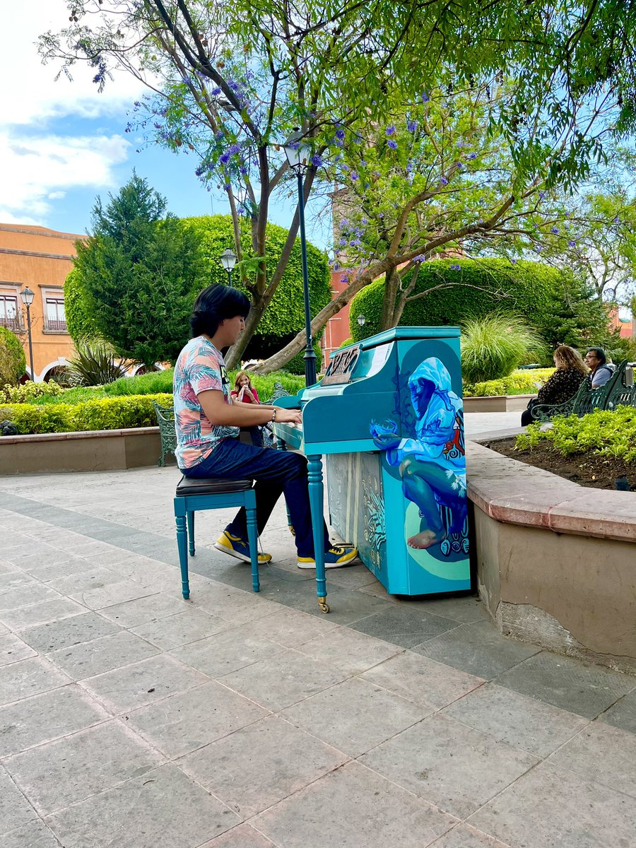 apocool_'s tweet photo. ¡En el Centro Histórico de Querétaro tienes que conocer estos maravillosos Pianos!🎹❤️
#QueretaLOVE #Querecool #Queretaro https://t.co/nhbZ1K1eZY