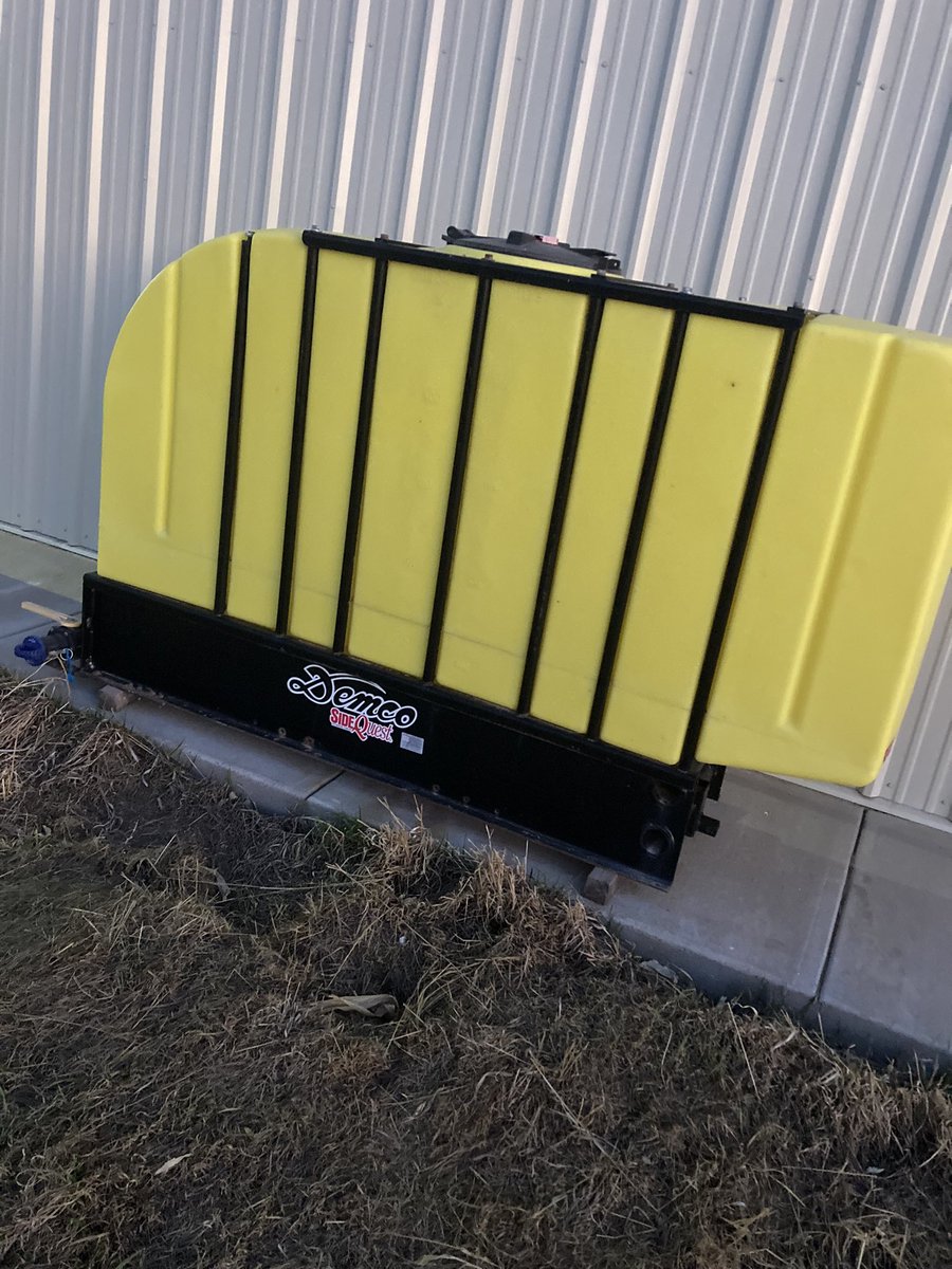 MrSederstrom's tweet photo. Selling some items on https://t.co/CMrAMMMUzu  

Demco sidequest tanks for John Deere 8r series tractors, come with powershift and IVT Brackets 

6 precision planting furrow forces with automatic control   Very few acres! https://t.co/HKPLwDFfCc