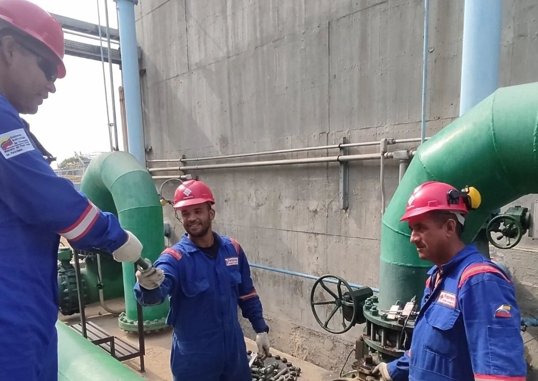 pequivenjose's tweet photo. Equipo de Mantenimiento realizó trabajos de reemplazo  de válvula FCV-11, asociado al filtro C de módulo M-600, perteneciente a la Planta de Tratamiento de Aguas Industriales.🛠
  
@Tellechearuiz
@douglasavila644
@PrensaPequiven
#NoPudieronNiPodrán https://t.co/VdQdNr6HOk