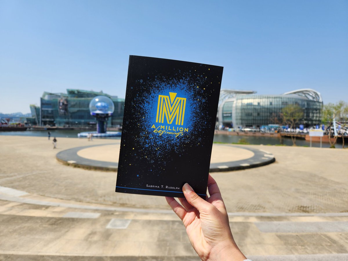 InVisionPub's tweet photo. Millions and InVision attended the Seventeen Street Event at the Han River~ 

More pictures to come soon on both @invisionpub and @millions_ivp 

Stay tuned! 

#Millions #AMillionsBeginnings #TheMillionsSeries #Seventeen #SVT #SVTStreet #세븐틴스트리트 #세븐틴 #Carat #CaratBong https://t.co/kE7CZVAM0X