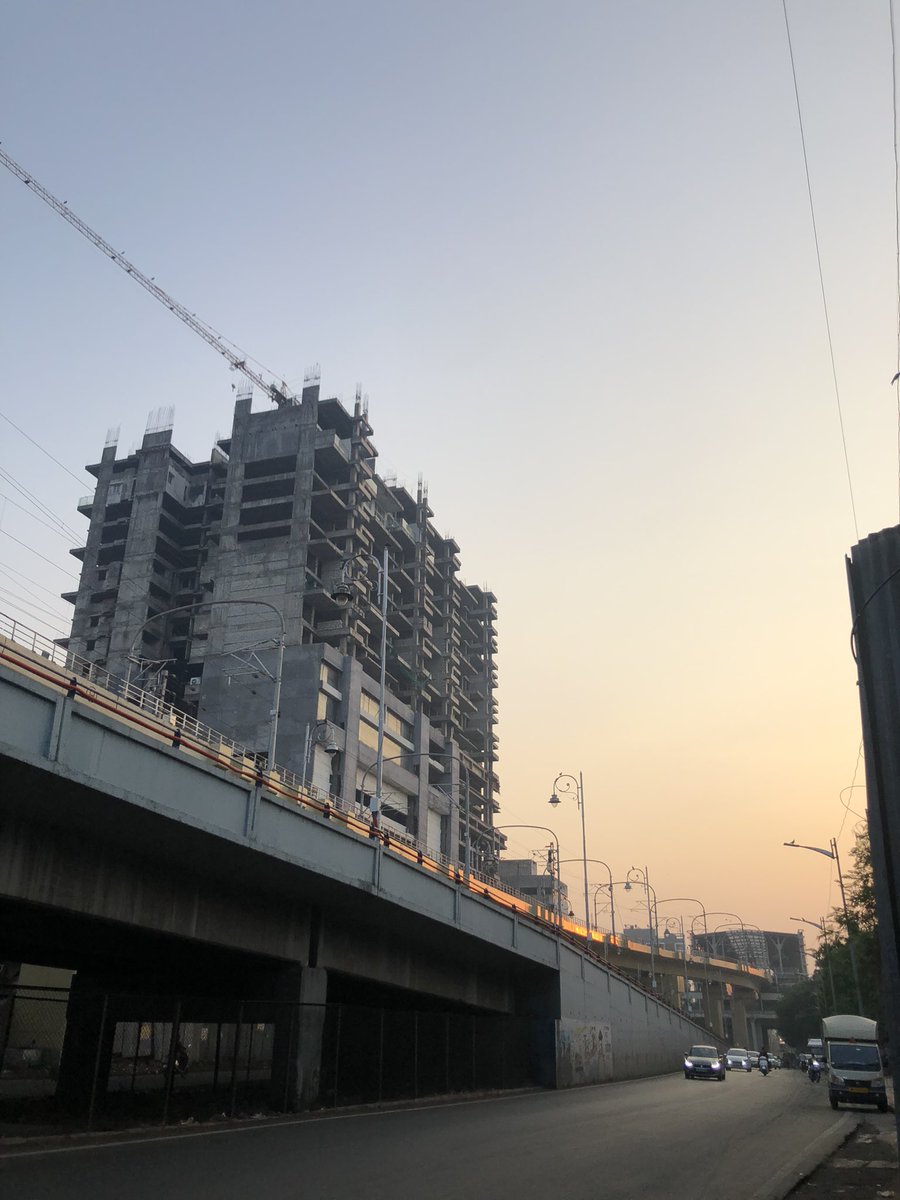 amarbarwe's tweet photo. The changing backdrop of Pune 4 on an otherwise muggy morning. #Pune #earlymorningscenes #morningwalk #backdrop #punemetro https://t.co/T7T0xDSm4V