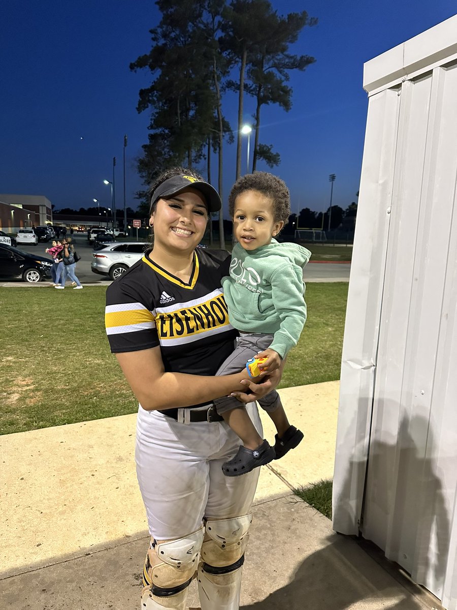 CoachKRiggs's tweet photo. Went to support our favorite senior softball player at her last home
Game. We love you KK! ❤️ @SoftballIke @karismagarcia27 https://t.co/KKoD9bYid2
