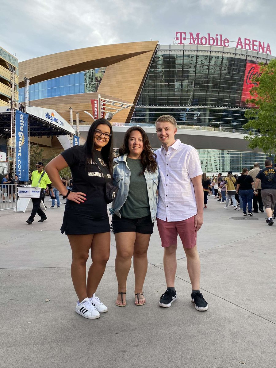 nnh33's tweet photo. First knights game!! #theGOLDENage @GoldenKnights #hockey #NHL #goldenknights https://t.co/qilotlIUgl