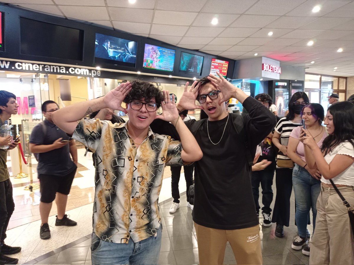 GAROaro_'s tweet photo. Un día/noche muy lindo e inolvidable, ojalá volver a repetir esto una y otra vez uwu💜 wa @TheDaarick28 @Valeriihe https://t.co/eX42vUDmqh