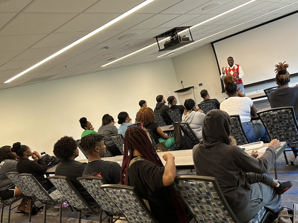 ThetaMuAlphas's tweet image. We would like to thank everyone who came out to our events today! A special shoutout to The Women of 1520 and our fellow frat brother @klovethealpha for helping us host a great program! Another shoutout to @shsunabcj_ for hosting us at their Paint n Sip event! #payhΘΜage