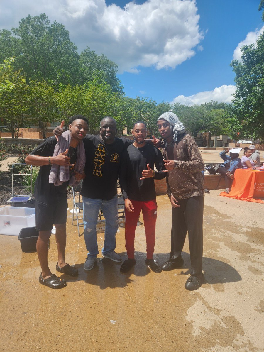 ThetaMuAlphas's tweet image. We would like to thank everyone who came out to our events today! A special shoutout to The Women of 1520 and our fellow frat brother @klovethealpha for helping us host a great program! Another shoutout to @shsunabcj_ for hosting us at their Paint n Sip event! #payhΘΜage