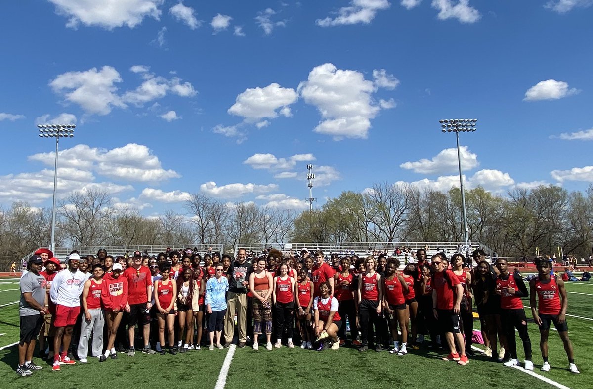 raysouth_track's tweet photo. Raytown South JV Relays 2023 in the books! 
12 teams 
626 athletes 
Also celebrated Coach Nunn’s final home meet! https://t.co/IHE0wsgozQ