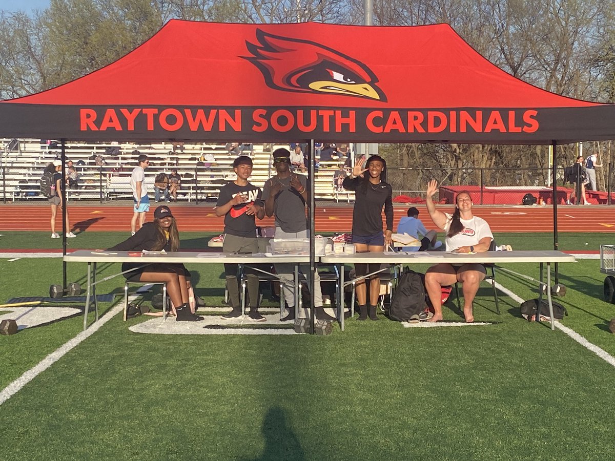 raysouth_track's tweet photo. Raytown South JV Relays 2023 in the books! 
12 teams 
626 athletes 
Also celebrated Coach Nunn’s final home meet! https://t.co/IHE0wsgozQ