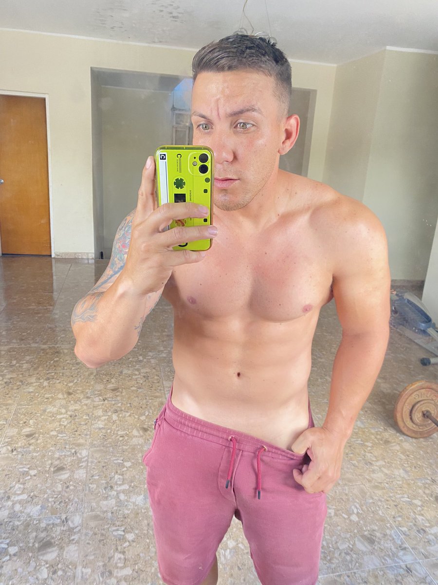 2dehelio's tweet photo. Siempre vas a querer más allá, así que escríbeme  🔥🔥🔥🔥🔥😈😈😈😈 https://t.co/ulIazydrFf