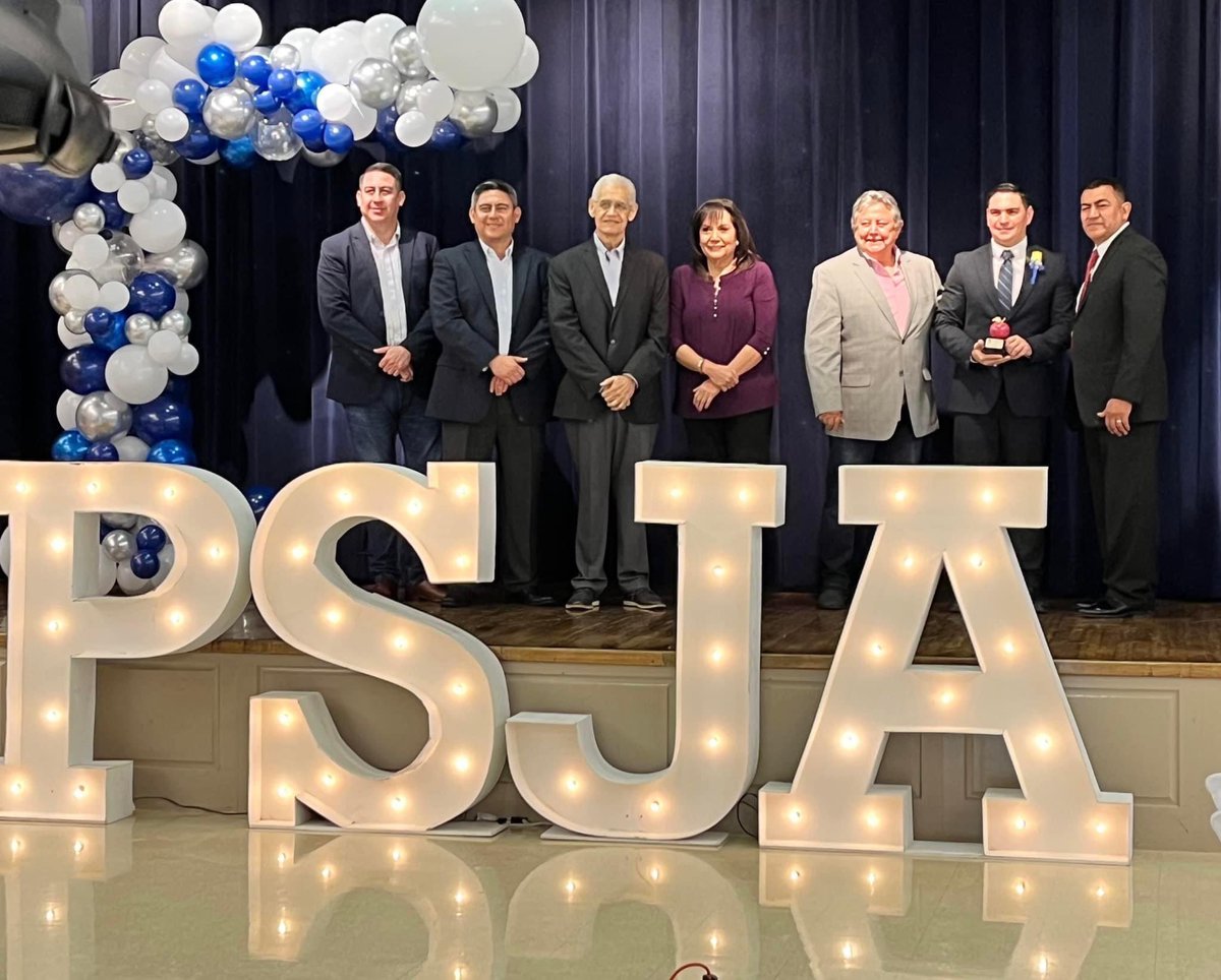 psja_tstem's tweet photo. Congratulations, to our T-STEM Teacher of the Year, Mr. Luis Canales! 🎉🎉🎉We appreciate all your hard work and dedication to our students and their success! 💙⚡️ https://t.co/CUZeImA6K2
