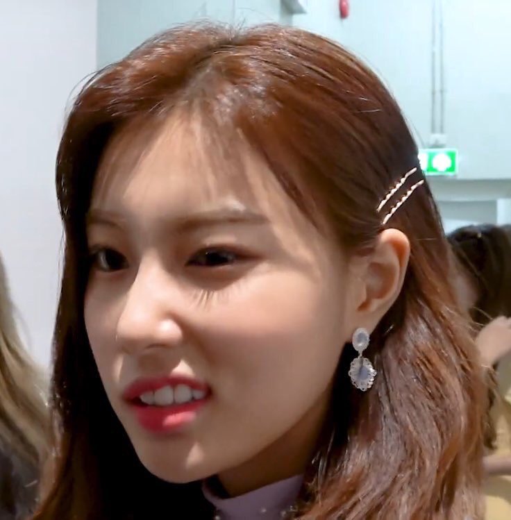 hyempics's tweet photo. kang hyewon; manages to be iconic every time https://t.co/Br2J71eSMN
