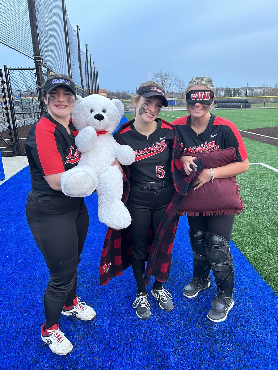 Congrats to our Players of the Game from today’s game against Frontier: Karly Schurkus (Defense), Ellie Park (Offense), and Frankie Morris (Spirit)! 

#1Team1Dream 🥎